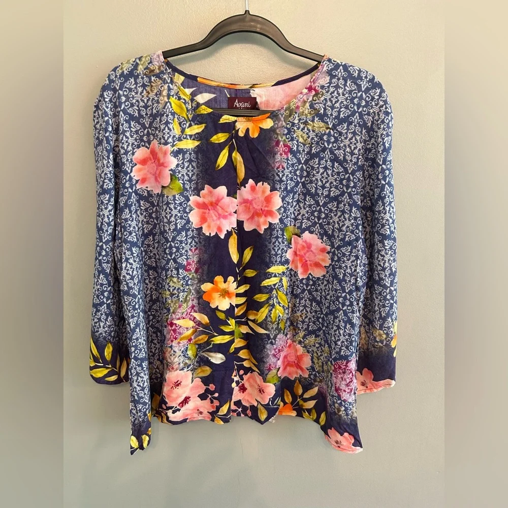 NWT Avani del amour floral bell sleeves top size S